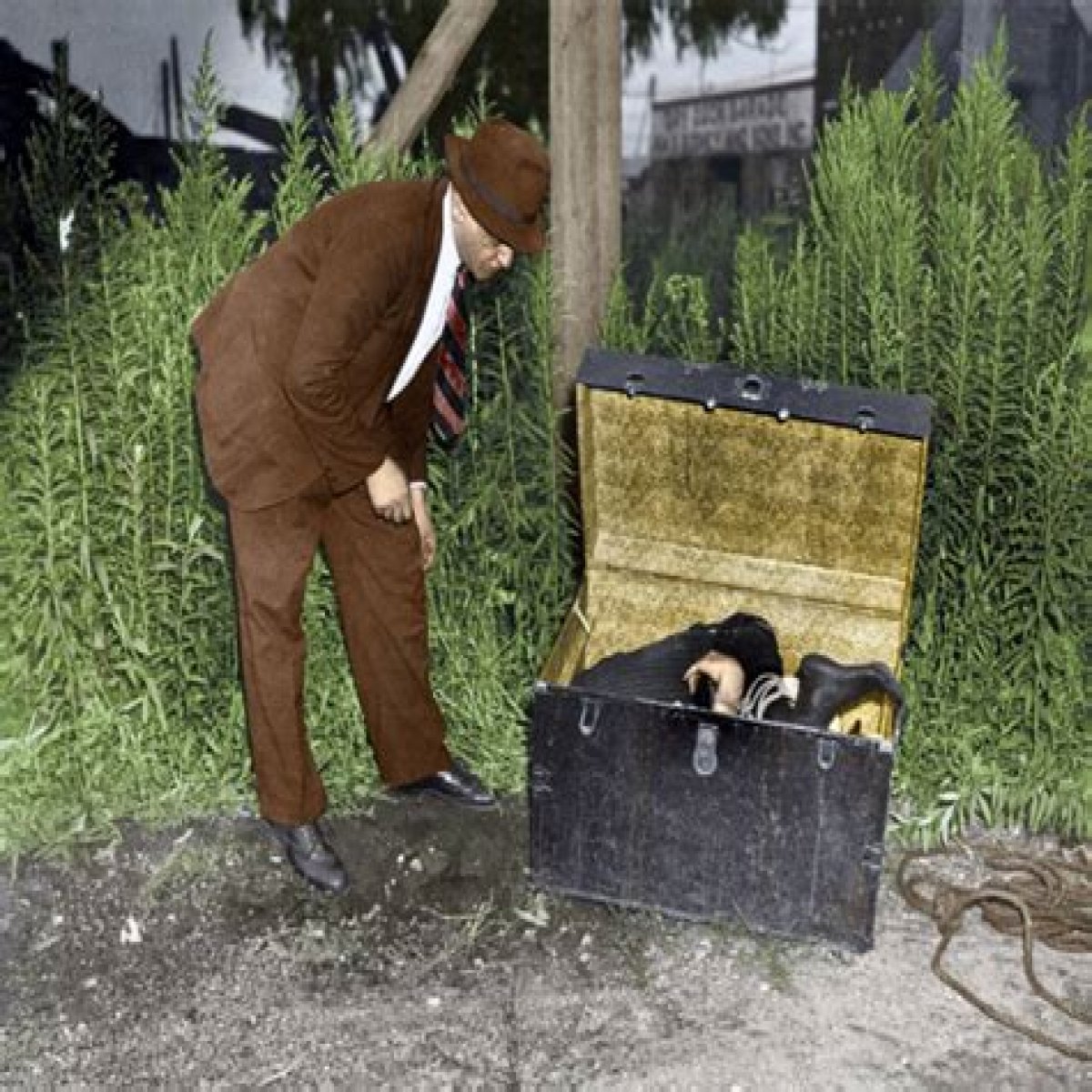 31 Vintage Crime Scene Photos Brought To Life In Stunning Color