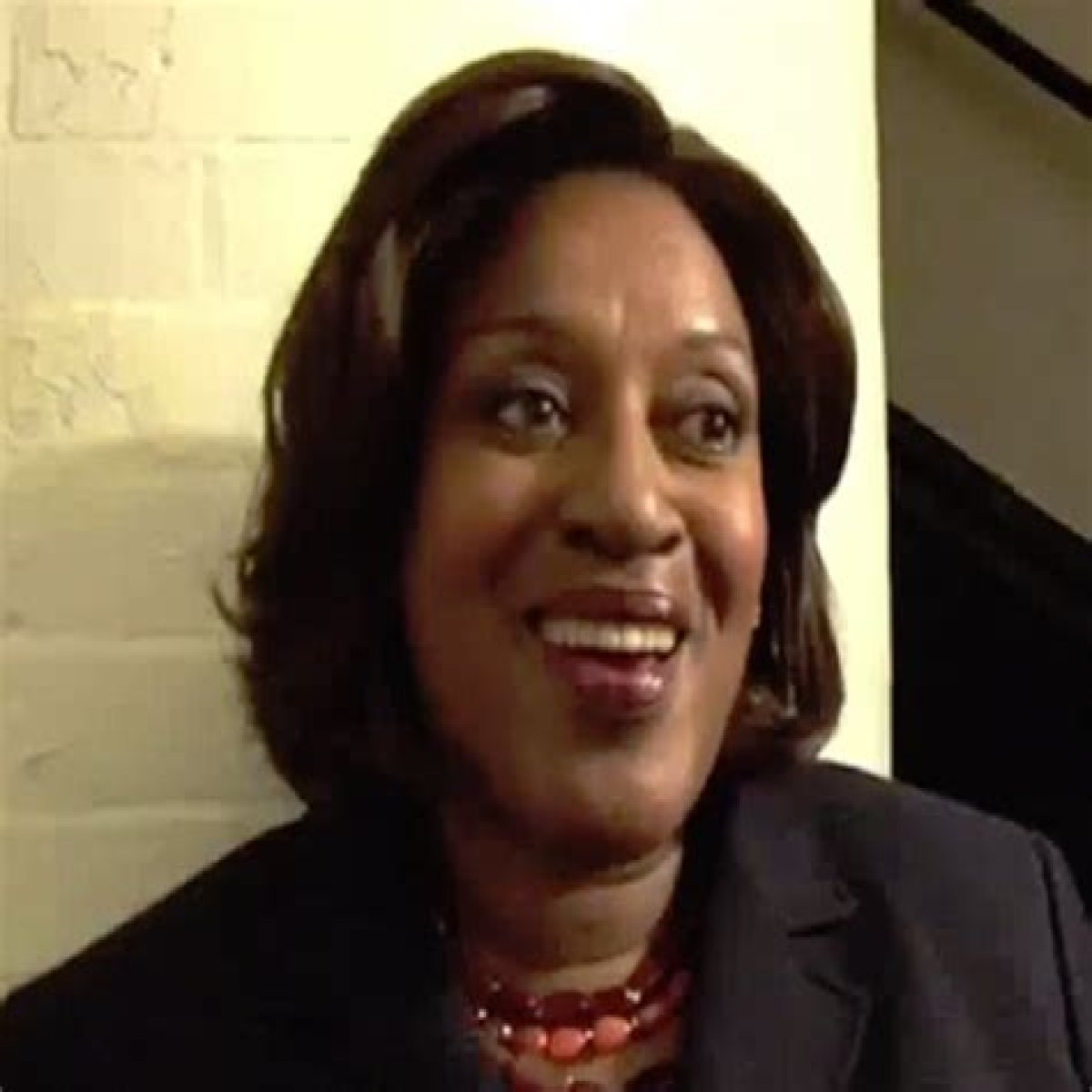 CCH Pounder (TV Actress) - Age, Birthday, Bio, Facts, Family, Net Worth, Height & More