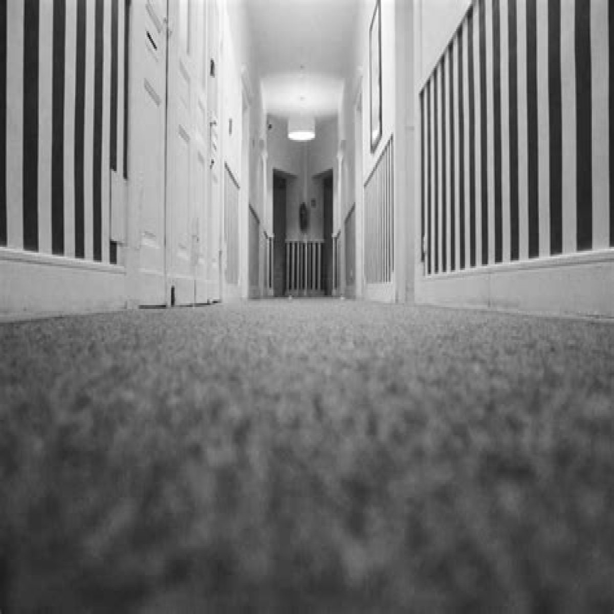 Does a room have to be empty to lay carpet?