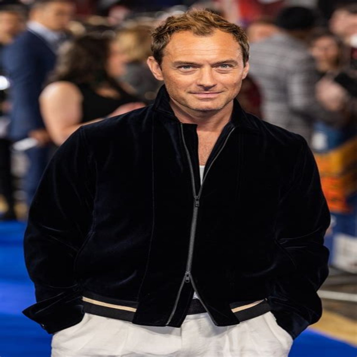 Jude Law — See Photos Of The Handsome British Star – Hollywood Life