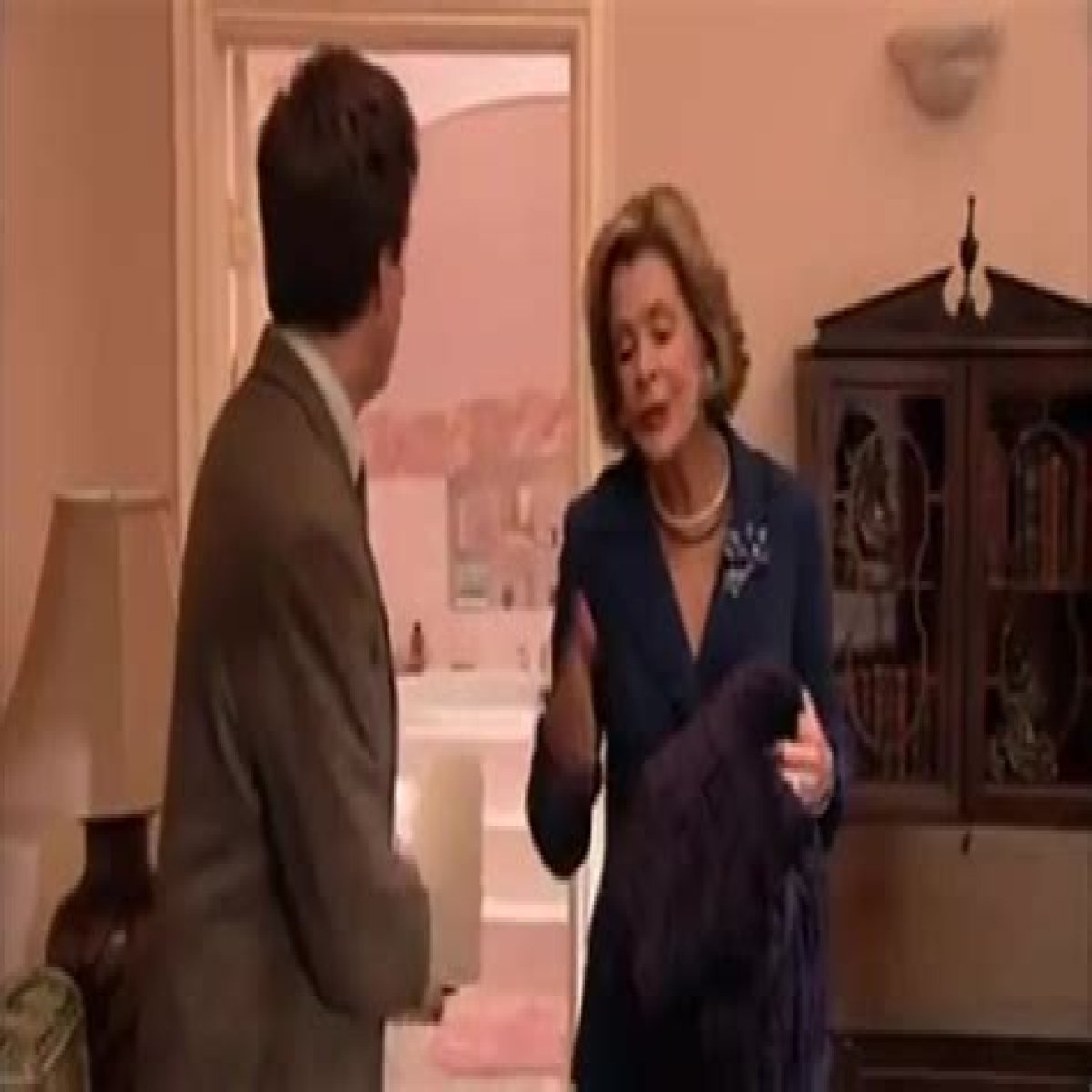 "Queen for a Day" (s02e08)