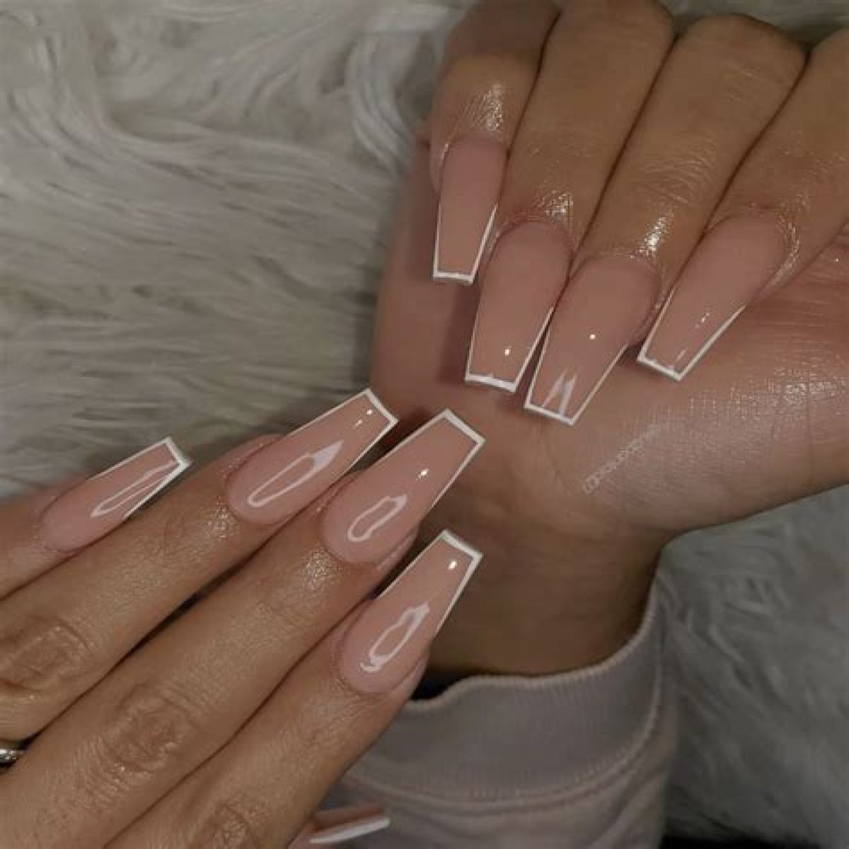 These Viral ‘Naked Nails’ Are Just What You Need To Try Now
