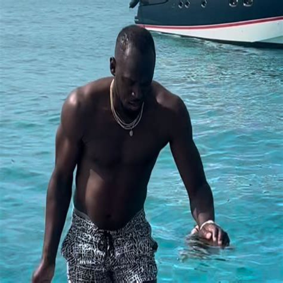 Usain Bolt -- Slappin' Dat Ass ... At Miami Nightclub (VIDEO)