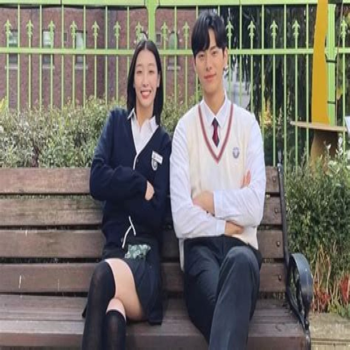 Who is Lee Chae-young Dating Now?